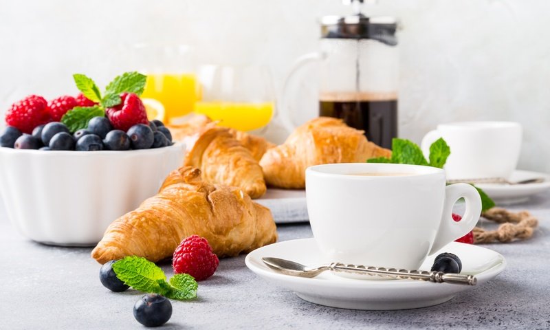 Обои кофе, ягоды, завтрак, апельсиновый сок, круассаны, coffee, berries, breakfast, orange juice, croissants разрешение 6016x4010 Загрузить