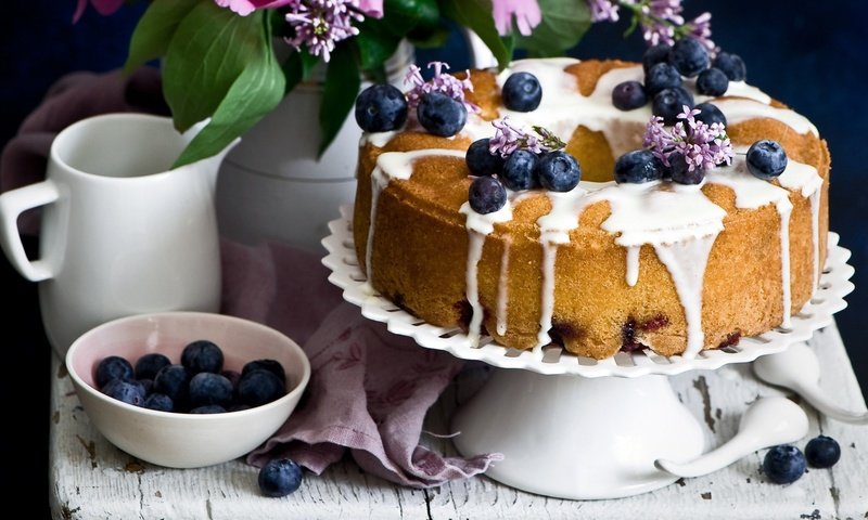 Обои ягоды, черника, сладкое, выпечка, глазурь, пирог, кекс, berries, blueberries, sweet, cakes, glaze, pie, cupcake разрешение 2048x1187 Загрузить