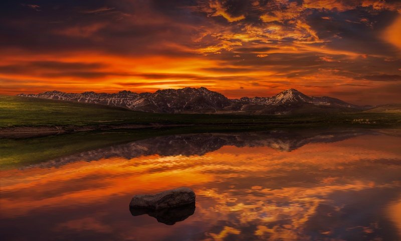 Обои небо, облака, озеро, горы, отражение, горизонт, сумерки, the sky, clouds, lake, mountains, reflection, horizon, twilight разрешение 5374x3557 Загрузить