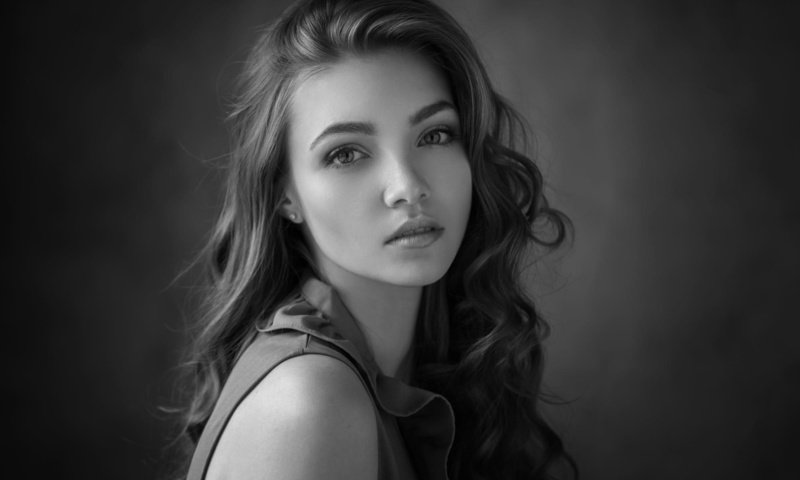 Обои девушка, взгляд, чёрно-белое, волосы, лицо, алина, dennis drozhzhin, girl, look, black and white, hair, face, alina разрешение 2000x1432 Загрузить