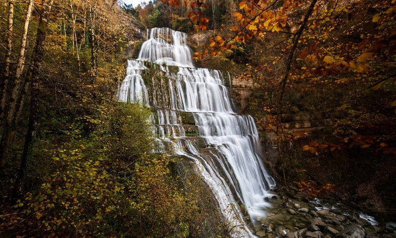 Обои природа, камни, лес, скала, водопад, осень, франция, утес, cascade du herisson, nature, stones, forest, rock, waterfall, autumn, france разрешение 6000x4005 Загрузить