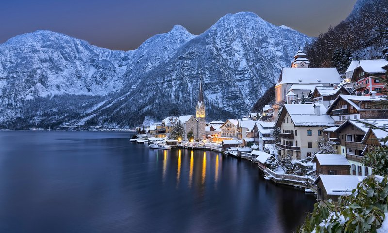 Обои озеро, горы, зима, город, австрия, альпы, хальштадт, lake, mountains, winter, the city, austria, alps, hallstadt разрешение 1920x1200 Загрузить