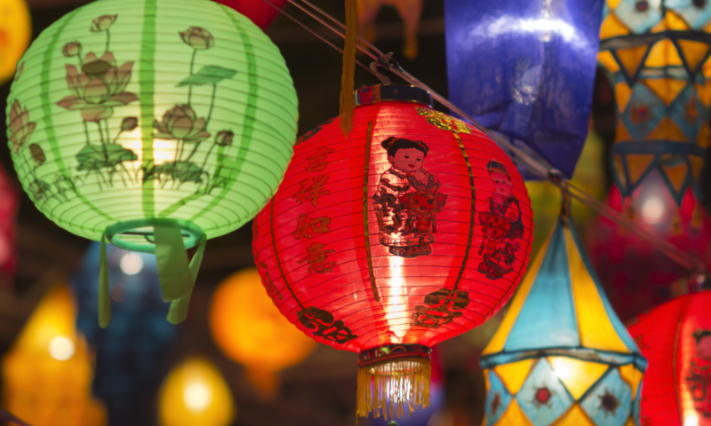 Обои свет, фонари, разноцветные, фонарики, китайские фонарики, light, lights, colorful, lanterns разрешение 2880x1800 Загрузить