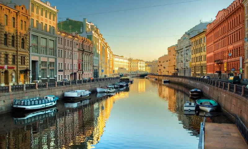 Обои город, лодки, канал, россия, санкт-петербург, the city, boats, channel, russia, saint petersburg разрешение 2880x1800 Загрузить