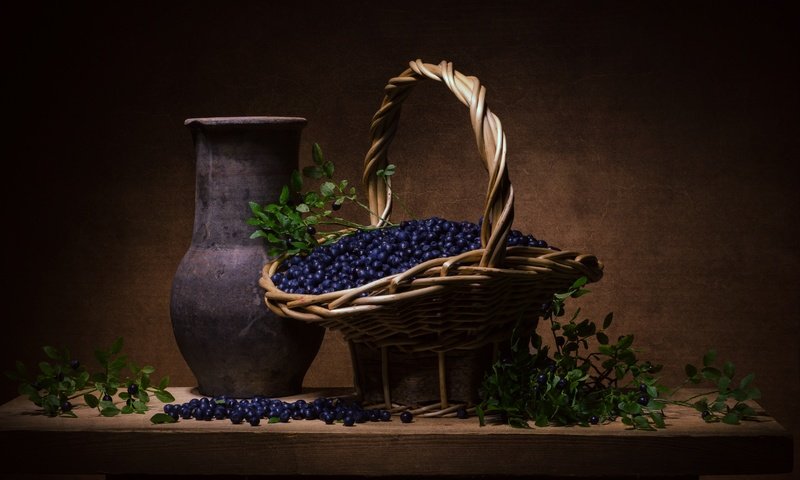 Обои зелень, ягода, корзина, черника, ваза, натюрморт, greens, berry, basket, blueberries, vase, still life разрешение 4840x3136 Загрузить