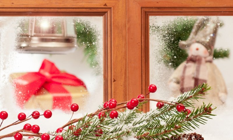 Обои новый год, елка, окно, подарок, рождество, new year, tree, window, gift, christmas разрешение 2880x1800 Загрузить