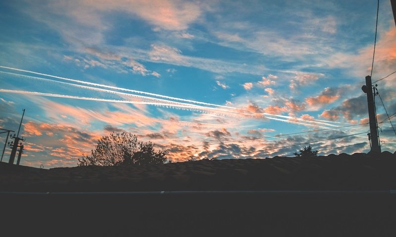 Обои небо, облака, деревья, природа, закат, горизонт, the sky, clouds, trees, nature, sunset, horizon разрешение 1920x1080 Загрузить