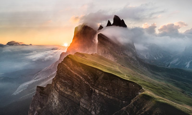 Обои небо, облака, горы, пейзаж, доломитовые альпы, горный массив, the sky, clouds, mountains, landscape, the dolomites, mountain range разрешение 5000x2813 Загрузить