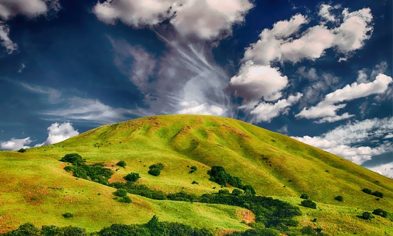 Обои небо, облака, природа, пейзаж, холм, the sky, clouds, nature, landscape, hill разрешение 5760x3840 Загрузить