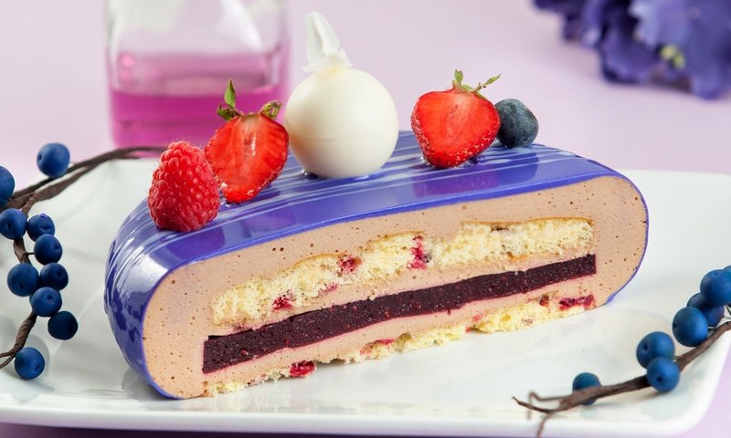 Обои клубника, ягоды, сладкое, торт, десерт, глазурь, голубика, strawberry, berries, sweet, cake, dessert, glaze, blueberries разрешение 2000x1346 Загрузить