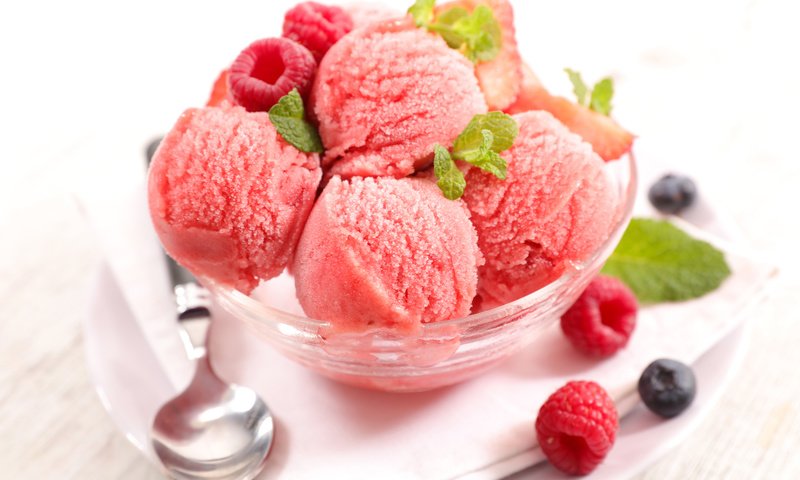 Обои мята, малина, мороженое, шарики, ягоды, черника, сладкое, десерт, mint, raspberry, ice cream, balls, berries, blueberries, sweet, dessert разрешение 6000x4000 Загрузить