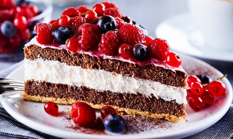 Обои малина, ягоды, черника, торт, десерт, бисквит, кусок, крем, raspberry, berries, blueberries, cake, dessert, biscuit, piece, cream разрешение 2112x1188 Загрузить