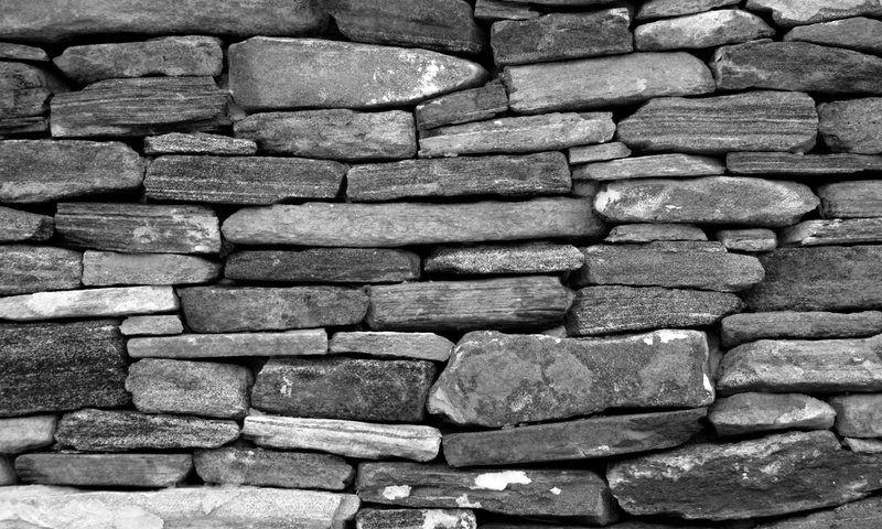 Обои камни, фон, стена, чёрно-белое, камень, каменная кладка, stones, background, wall, black and white, stone разрешение 1920x1227 Загрузить