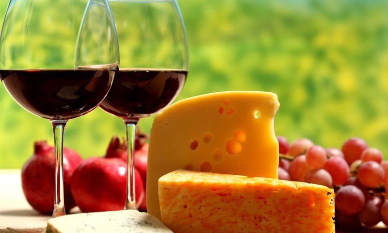 Обои виноград, фрукты, сыр, вино, бокалы, красное, гранат, grapes, fruit, cheese, wine, glasses, red, garnet разрешение 2560x1440 Загрузить