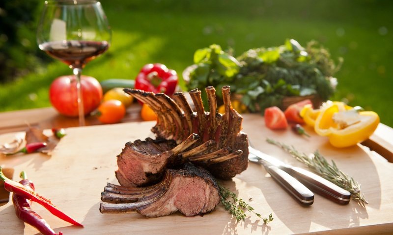 Обои вино, овощи, мясо, помидоры, перец, каре ягненка, wine, vegetables, meat, tomatoes, pepper, rack of lamb разрешение 3000x1996 Загрузить