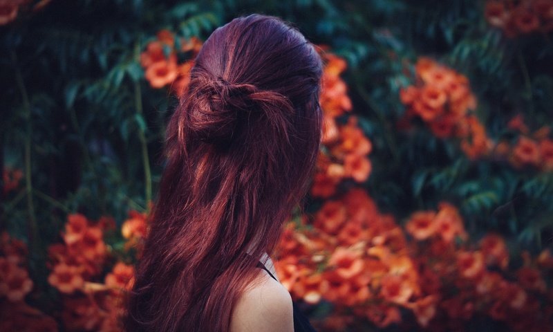 Обои цветы, девушка, модель, волосы, прическа, загадка, боке, flowers, girl, model, hair, hairstyle, mystery, bokeh разрешение 3000x1997 Загрузить