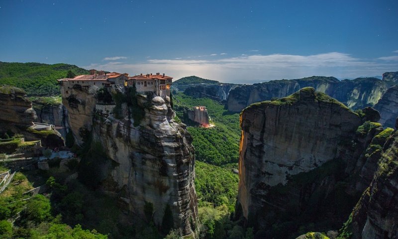 Обои горы, скалы, лето, дом, греция, монастыри метеоры, mountains, rocks, summer, house, greece, meteora разрешение 4096x2160 Загрузить