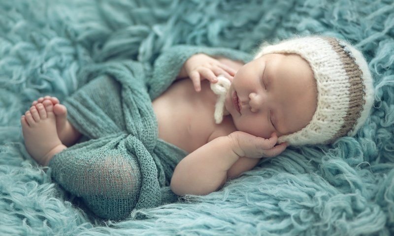 Обои спит, ребенок, малыш, младенец, шапочка, мех, покрывало, sleeping, child, baby, cap, fur, blanket разрешение 3000x1980 Загрузить