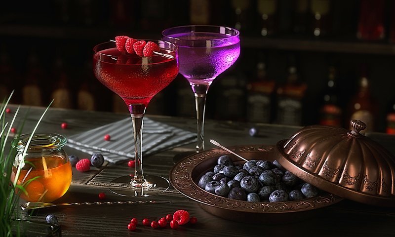Обои малина, ягоды, коктейль, черника, алкоголь, ликер, фужеры, raspberry, berries, cocktail, blueberries, alcohol, liqueur, glasses разрешение 2846x1576 Загрузить
