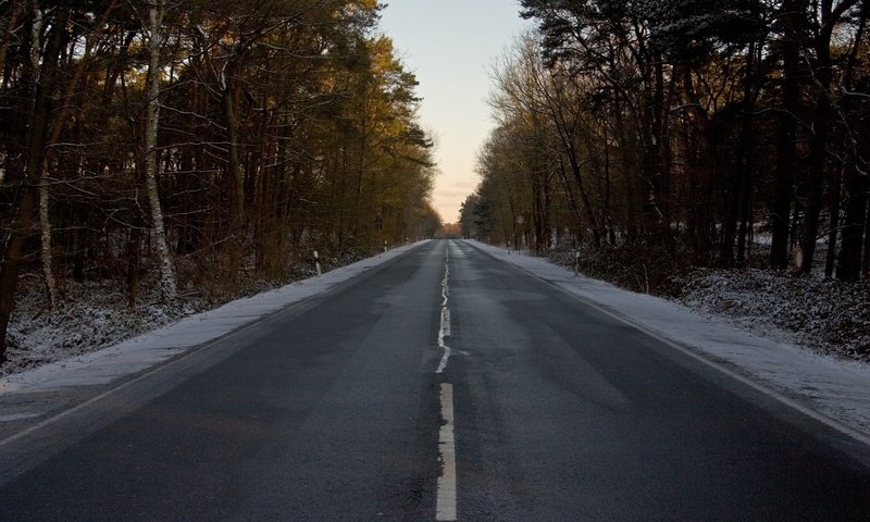 Обои дорога, лес, зима, разметка, знак, road, forest, winter, markup, sign разрешение 1920x1080 Загрузить