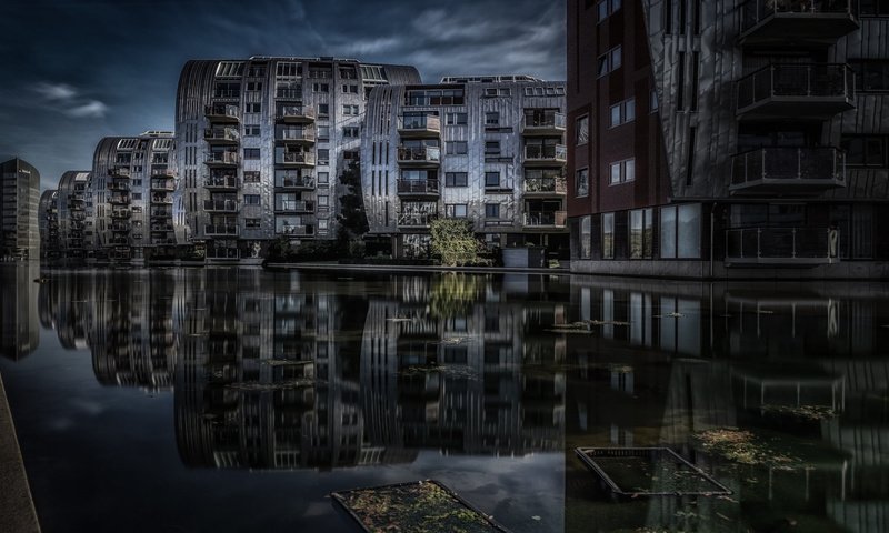 Обои вода, отражения, фон, серый, дома, строения, water, reflection, background, grey, home, structure разрешение 1920x1080 Загрузить