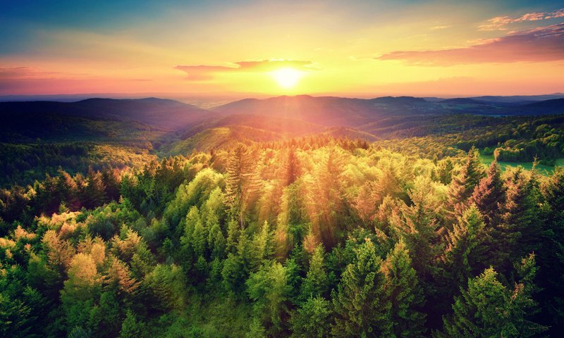 Обои вечер, горы, солнце, лес, закат, the evening, mountains, the sun, forest, sunset разрешение 2000x1335 Загрузить