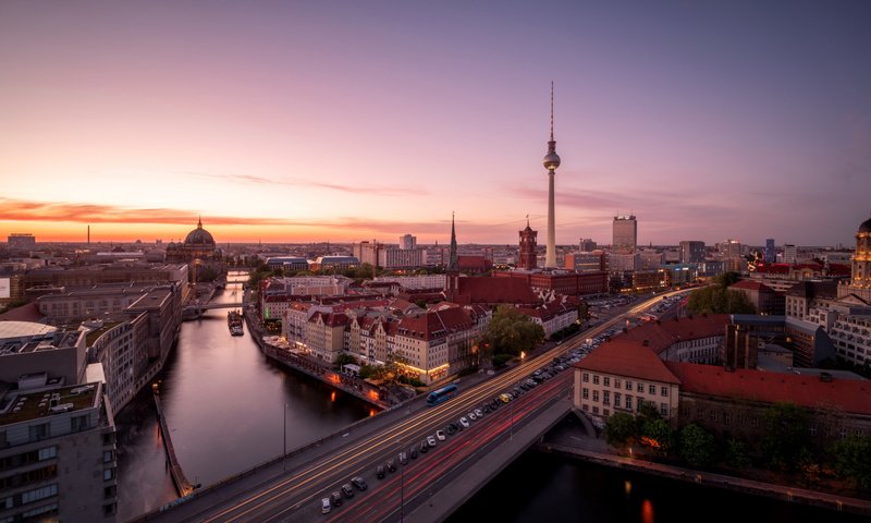 Обои закат, город, германия, берлин, sunset, the city, germany, berlin разрешение 2112x1188 Загрузить