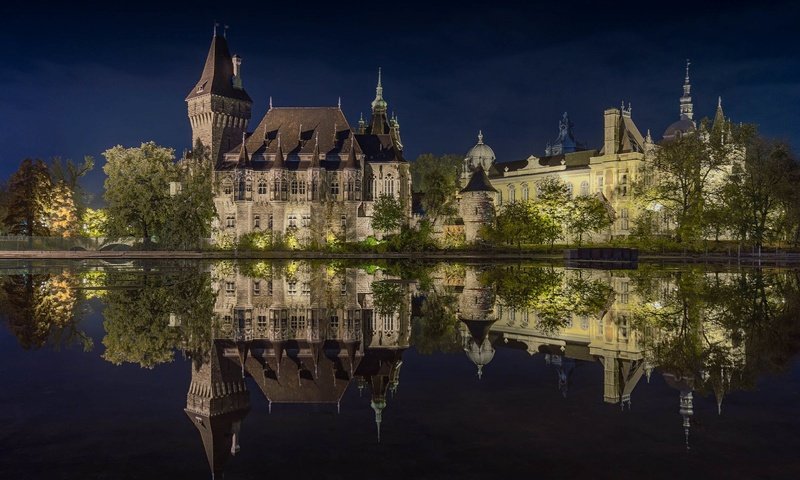 Обои ночь, фото, замок, будапешт, вайдахуняд, night, photo, castle, budapest, vajdahunyad разрешение 2048x1537 Загрузить