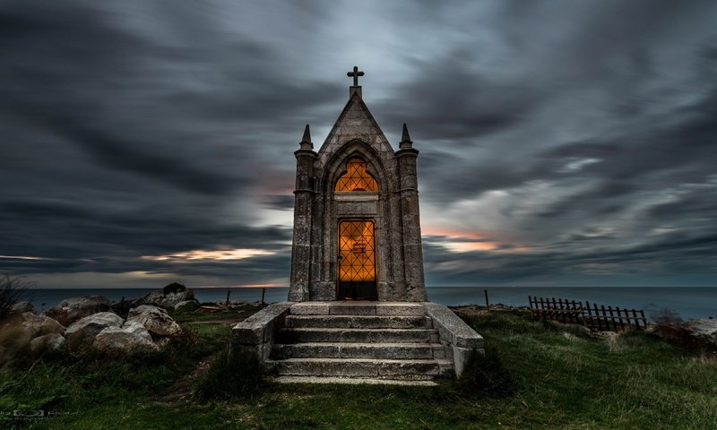 Обои небо, облака, лестница, ступеньки, часовня, the sky, clouds, ladder, steps, chapel разрешение 3840x2160 Загрузить