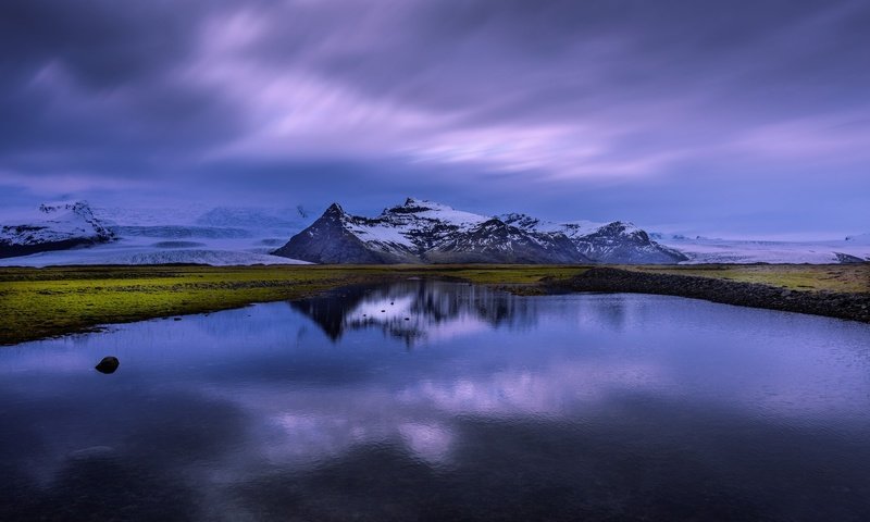 Обои озеро, горы, снег, отражение, сумерки, исландия, lake, mountains, snow, reflection, twilight, iceland разрешение 2048x1367 Загрузить