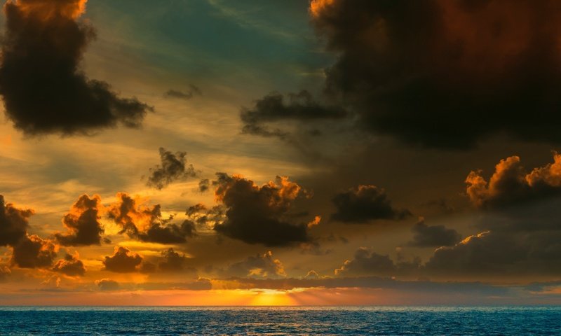 Обои небо, солнечные лучи, облака, вода, солнце, природа, закат, пейзаж, море, the sky, the sun's rays, clouds, water, the sun, nature, sunset, landscape, sea разрешение 1920x1080 Загрузить