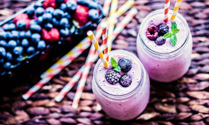 Обои ягоды, банки, трубочки, смузи, berries, banks, tube, smoothies разрешение 3936x2624 Загрузить