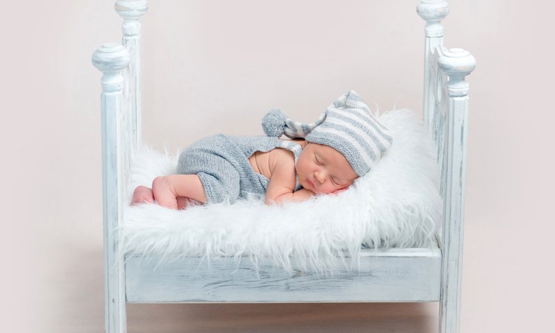 Обои спит, мальчик, малыш, младенец, шапочка, кроватка, sleeping, boy, baby, cap, cot разрешение 5000x4217 Загрузить