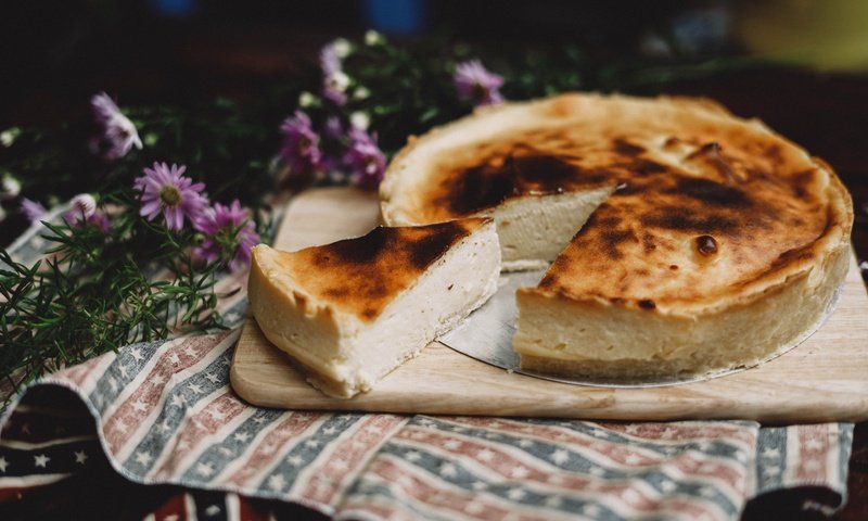 Обои цветы, еда, сладкое, выпечка, творог, запеканка, flowers, food, sweet, cakes, cheese, casserole разрешение 5919x3946 Загрузить