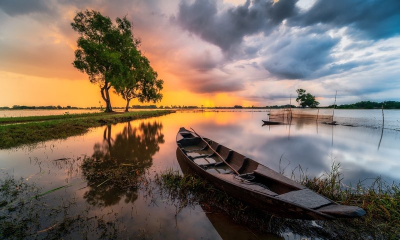 Обои небо, облака, вода, река, закат, лето, лодка, the sky, clouds, water, river, sunset, summer, boat разрешение 2048x1366 Загрузить