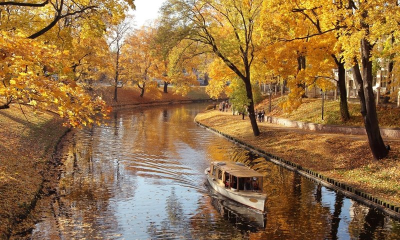 Обои деревья, река, природа, парк, осень, лодка, листопад, trees, river, nature, park, autumn, boat, falling leaves разрешение 1920x1280 Загрузить