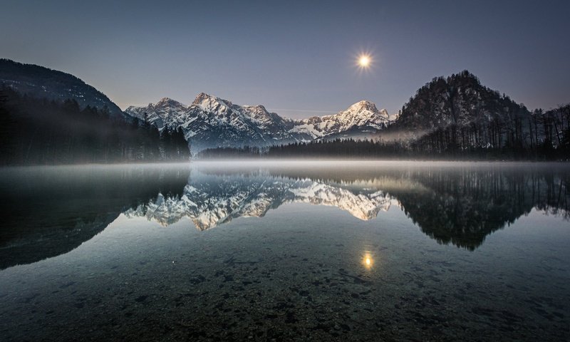 Обои озеро, горы, отражение, луна, австрия, альпы, almsee, озеро альмзе, lake alm, озеро альм, lake, mountains, reflection, the moon, austria, alps разрешение 2047x1195 Загрузить