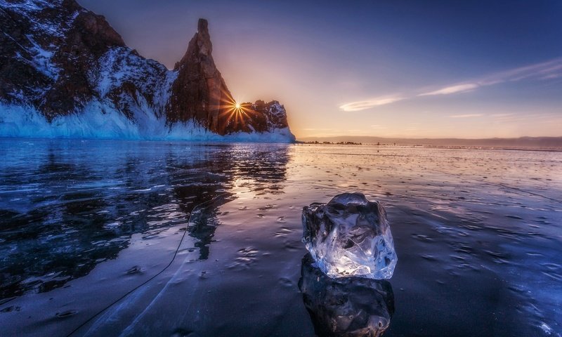 Обои озеро, закат, скала, лёд, озеро байкал, остров ольхон, мыс хобой, lake, sunset, rock, ice разрешение 2000x1361 Загрузить