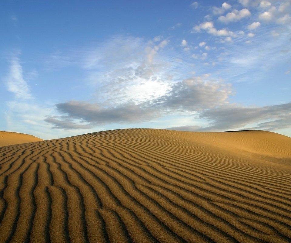 Обои облака, песок, пустыня, clouds, sand, desert разрешение 1920x1200 Загрузить
