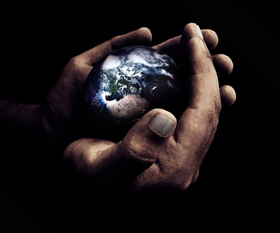 Обои земля, планета, мир, руки, earth, planet, the world, hands разрешение 2320x1792 Загрузить