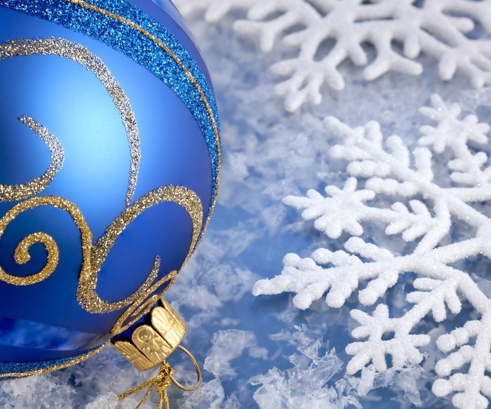 Обои новый год, шар, елочные игрушки, снежинка, синий шарик, новогодние игрушки, новогодний шар, new year, ball, christmas decorations, snowflake, blue ball, christmas toys, christmas ball разрешение 1920x1200 Загрузить