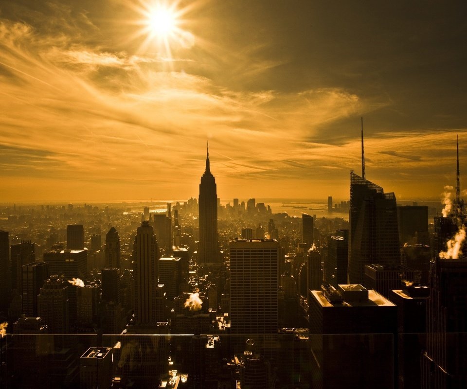 Обои солнце, небоскребы, сепия, нью-йорк, the sun, skyscrapers, sepia, new york разрешение 2560x1600 Загрузить