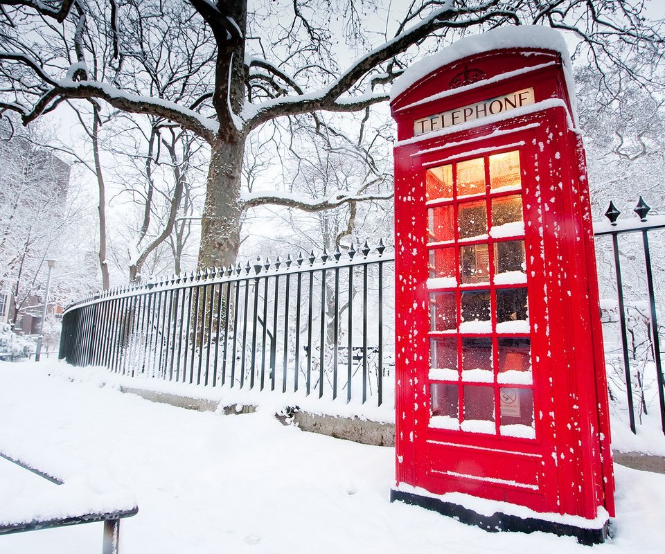 Обои зима, красная, забор, телефонная будка, winter, red, the fence, phone booth разрешение 1920x1200 Загрузить