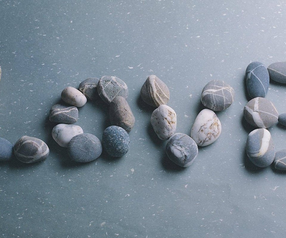 Обои камни, галька, настроение, любовь, чувство, влюбленная, stones, pebbles, mood, love, feeling разрешение 1920x1064 Загрузить