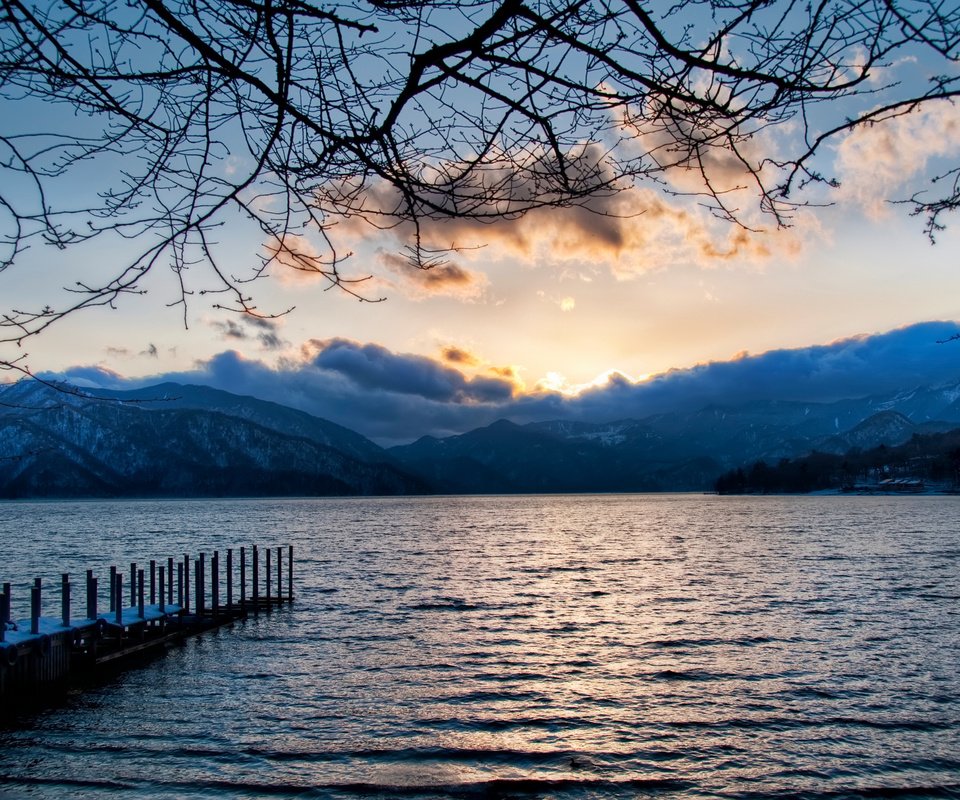 Обои облака, озеро, горы, the lake at nikko, clouds, lake, mountains разрешение 3834x2518 Загрузить