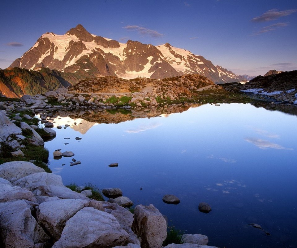 Обои озеро, горы, камни, lake, mountains, stones разрешение 1999x1333 Загрузить