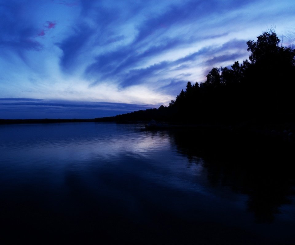 Обои облака, вечер, озеро, синий, clouds, the evening, lake, blue разрешение 2560x1600 Загрузить