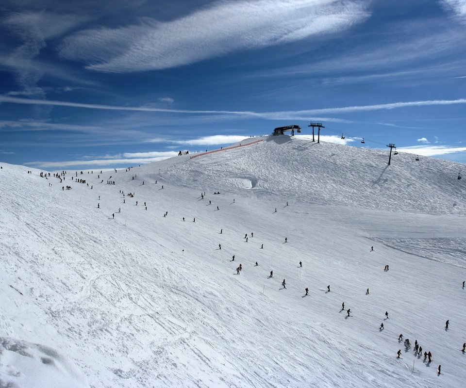 Обои снег, склон, лыжники, snow, slope, skiers разрешение 3456x2304 Загрузить