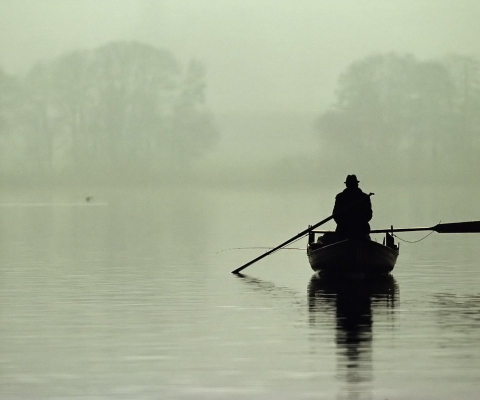 Обои озеро, утро, туман, лодка, рыбак, lake, morning, fog, boat, fisherman разрешение 1920x1080 Загрузить