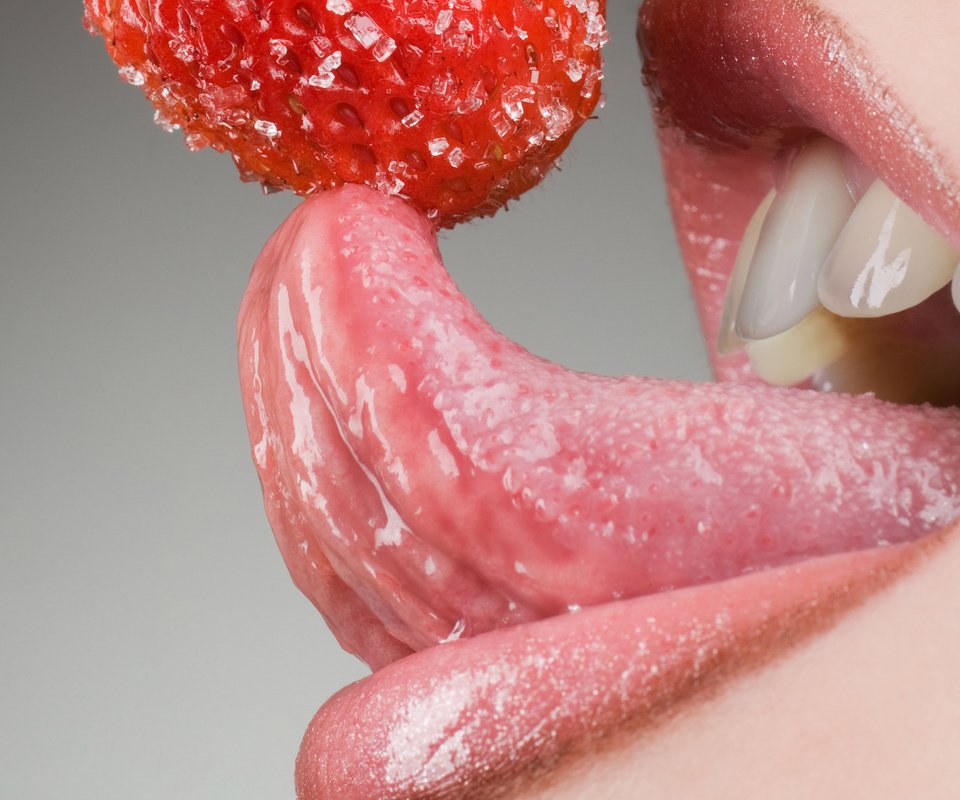 Обои рот, клубничка, сахар, mouth, strawberry, sugar разрешение 2560x1920 Загрузить